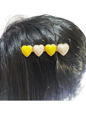 Yellow & White Heart-Shaped Hair Clip Resin Gold-Tone Finish